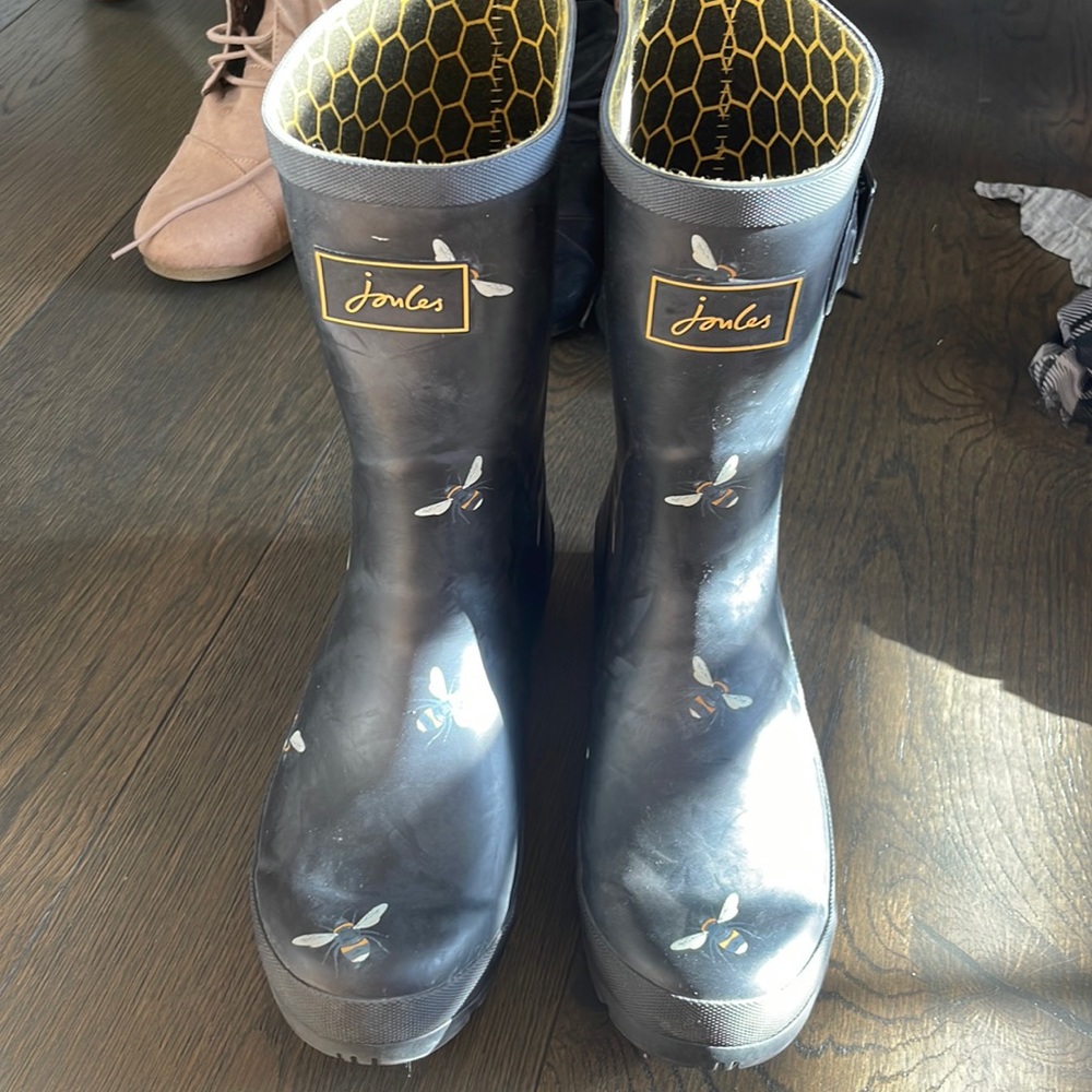 Joules black bumble bee print “hunter boots”